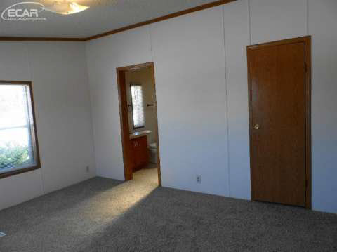 6419 Kelly Road Flushing, MI 48433 - Photo 17 of 31 20429030-16.JPG