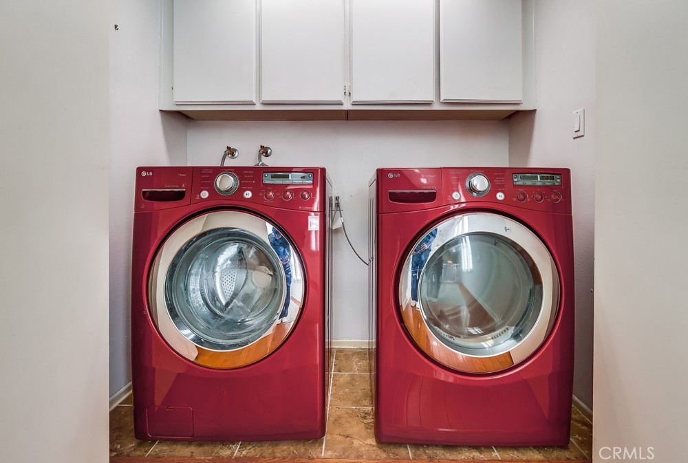 930 Ocean View Avenue, Unit E Monrovia, CA 91016 - Photo 29 of 36 a utility room with dryer and washer