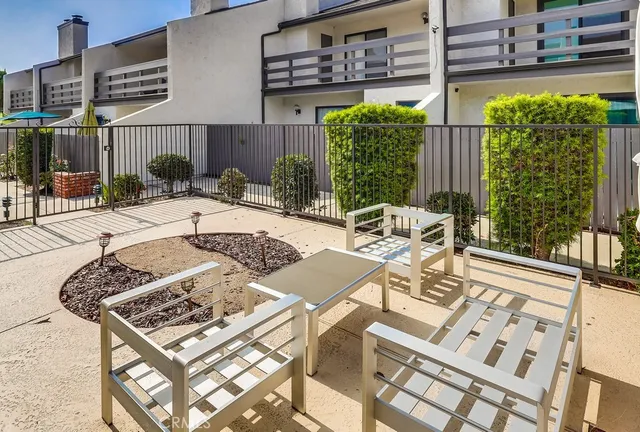 $839,000 | 930 Ocean View Avenue, Unit E, Monrovia, CA 91016