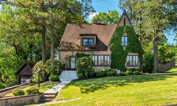 $795,000 | 98 West Central Avenue, Pearl River, NY 10965