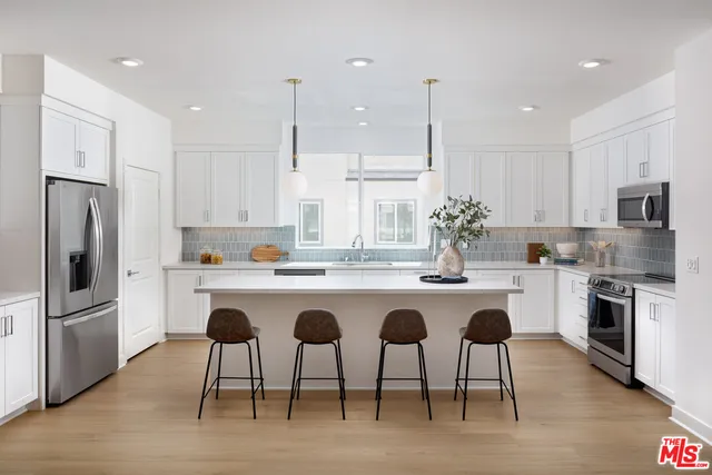 $994,990 | 1666 Coral Sea Lane, Los Angeles, CA 90732