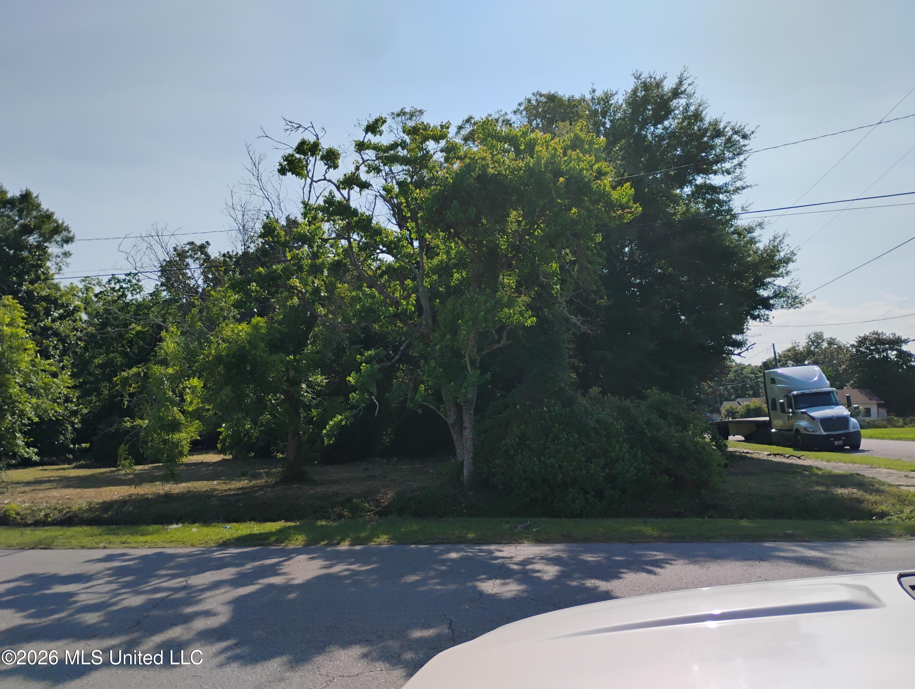 2001 30th Street Gulfport, MS 39501 - Photo 3 of 8 IMG_20250604_164018112