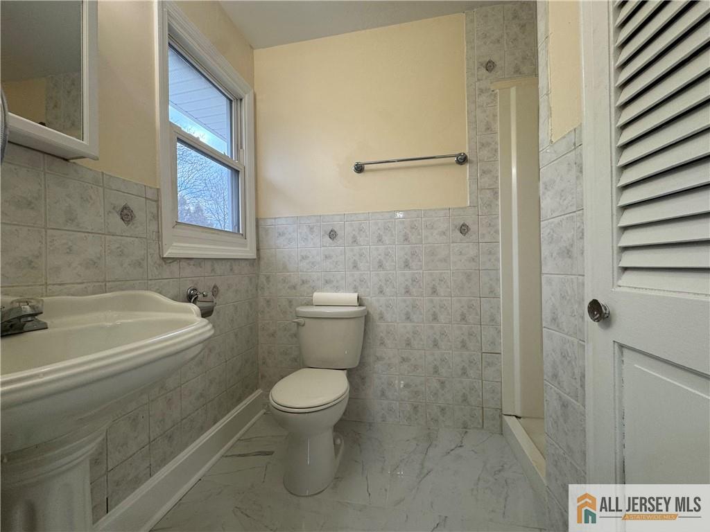 1868 Oak Tree Road Edison, NJ 08820 - Photo 18 of 24 a bathroom with a toilet and shower