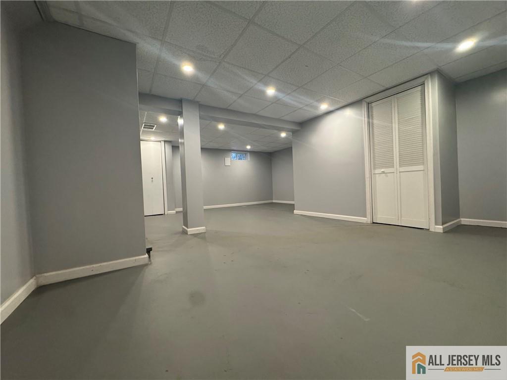 1868 Oak Tree Road Edison, NJ 08820 - Photo 22 of 24 an empty room with a empty space