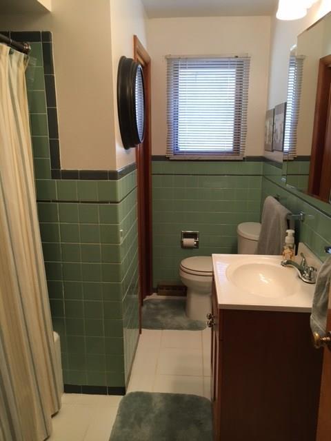 1622 Rostraver Road Belle Vernon, PA 15012 - Photo 15 of 24 Full Bathroom with Tub/Shower Combo.