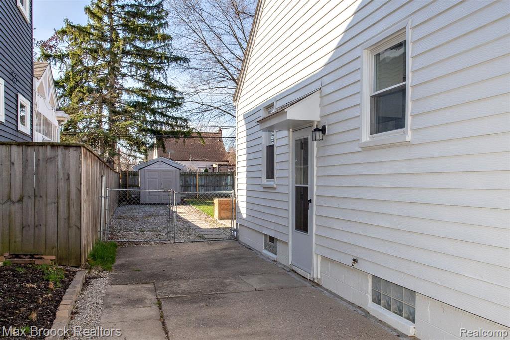 1209 Harvard Road Berkley, MI 48072 - Photo 45 of 48