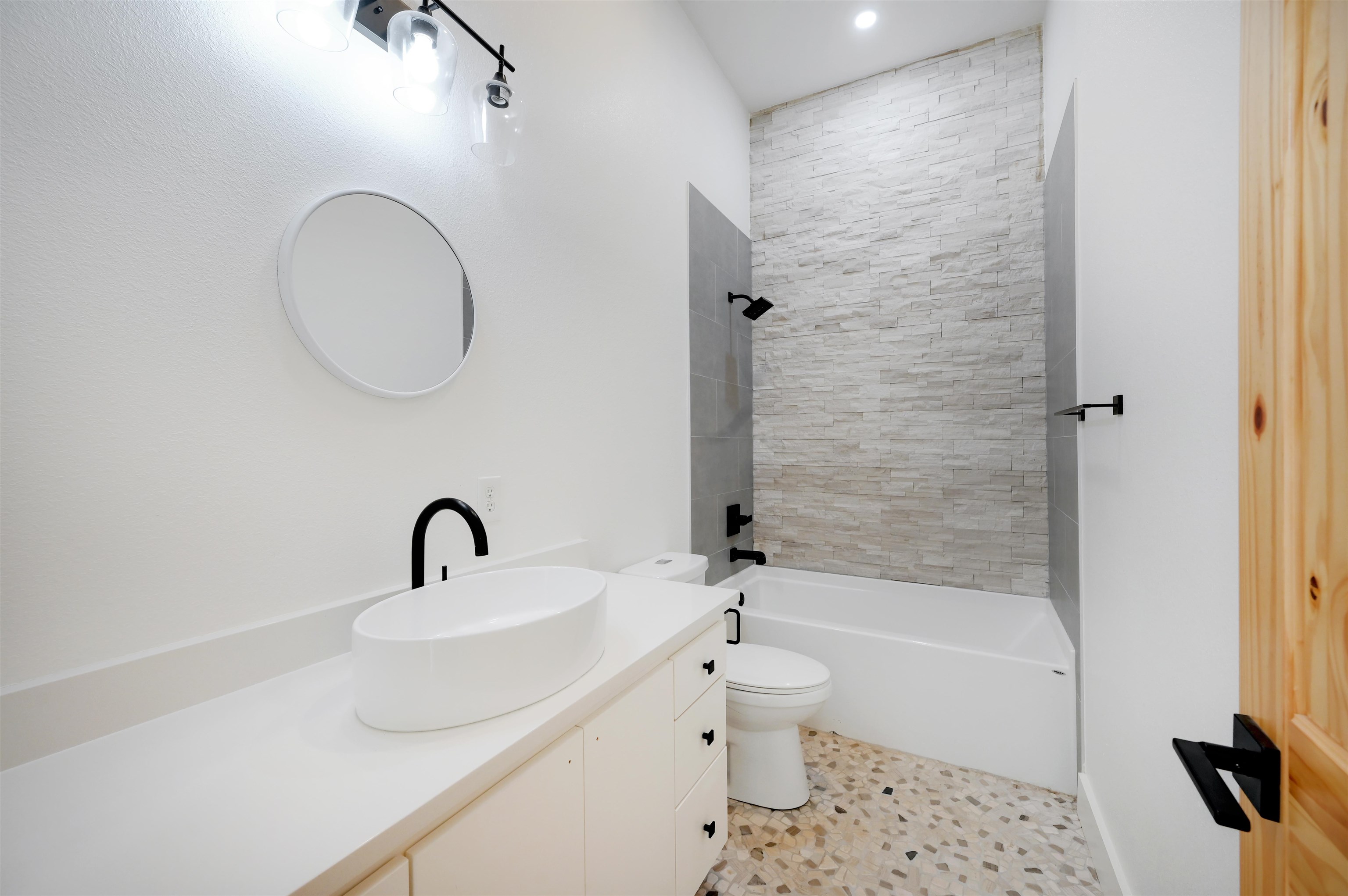 4100 Rm 690 Burnet, TX 78611 - Photo 18 of 30 a bathroom with a sink a toilet and a bathtub