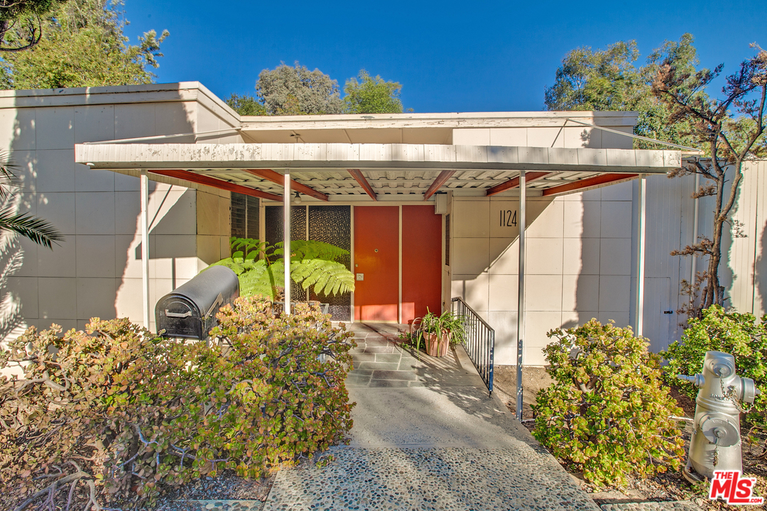 1124 Summit Drive Beverly Hills, CA 90210 - Photo 1 of 9