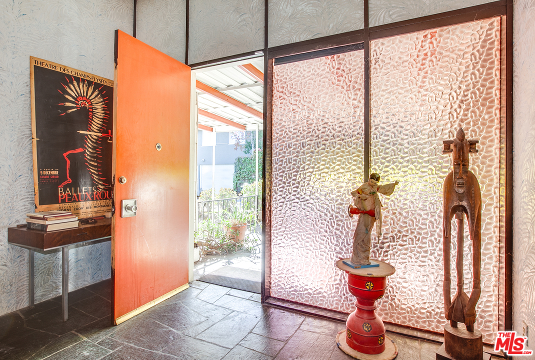 1124 Summit Drive Beverly Hills, CA 90210 - Photo 2 of 9