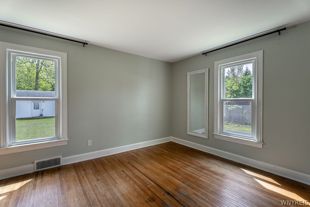 4669 Lower River Road Lewiston, NY 14092 - Photo 13 of 35