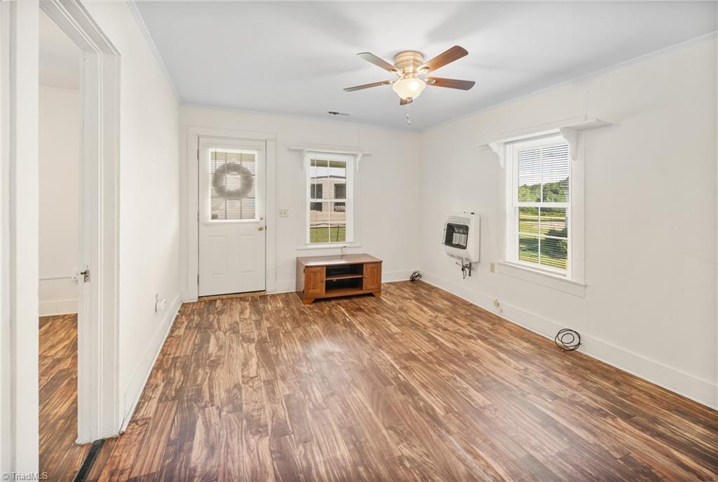 208 Carson Road Pilot Mountain, NC 27041 - Photo 5 of 45 Living Room