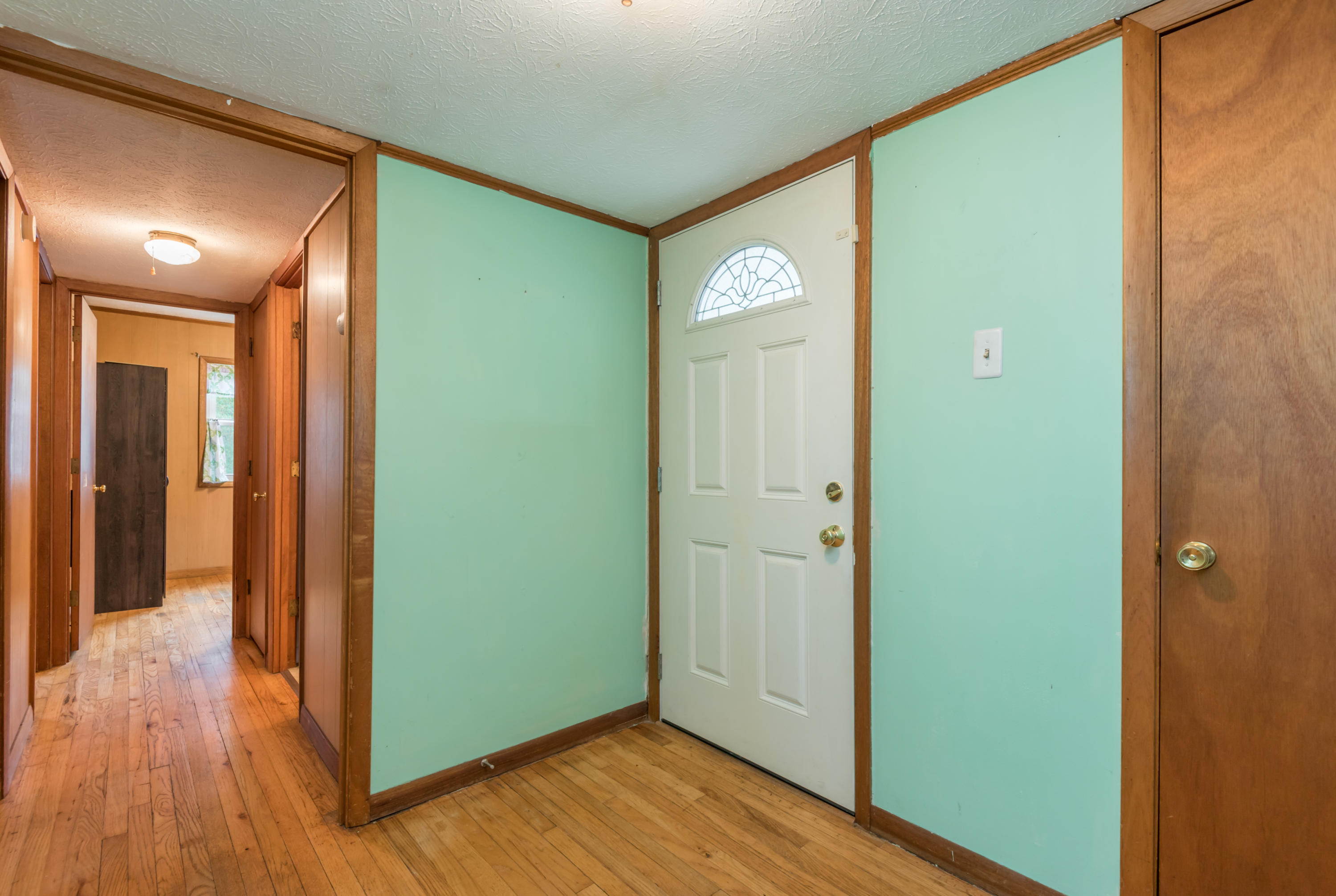 116 Delmar Circle Oak Ridge, TN 37830 - Photo 2 of 39 116DelmarCir