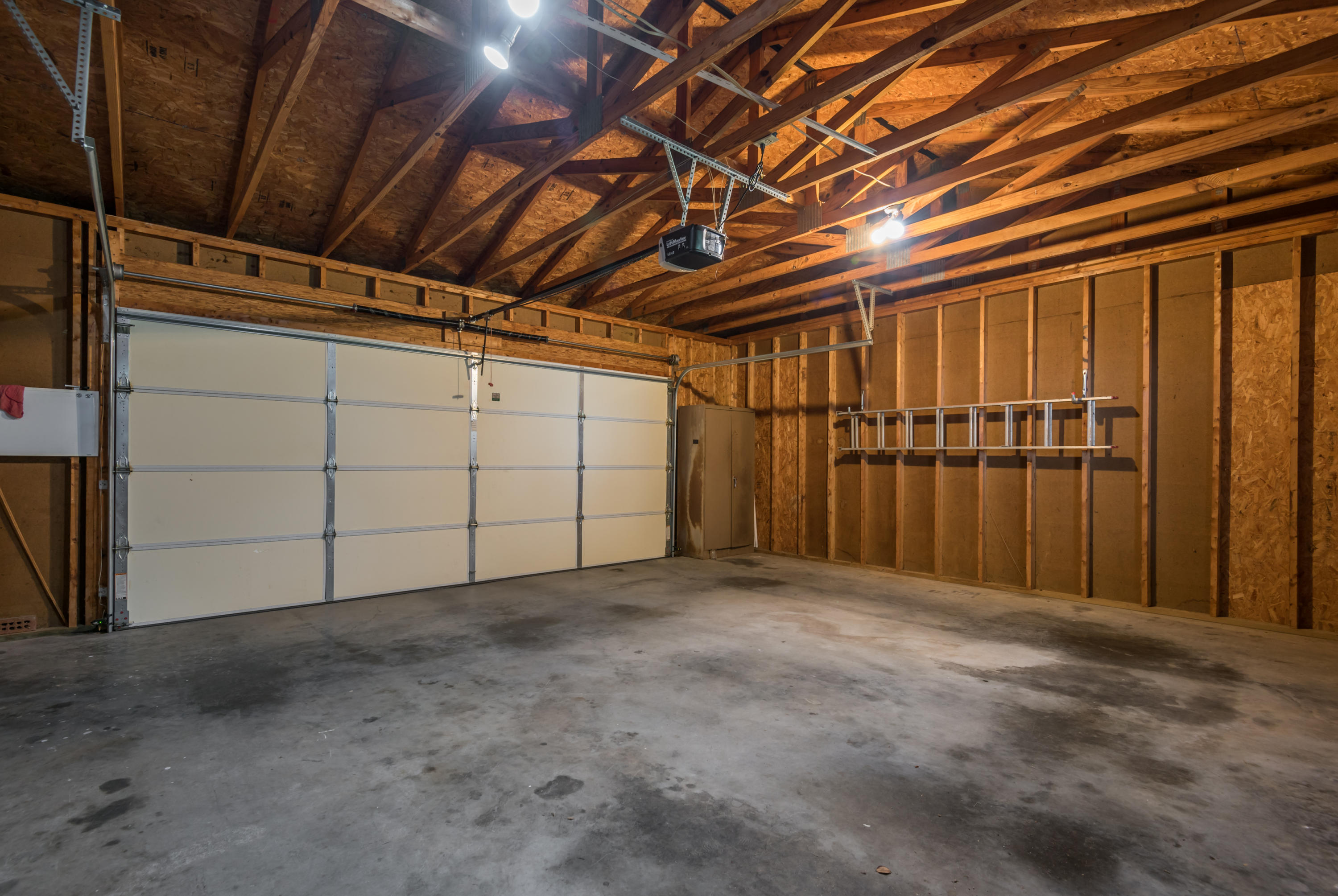 116 Delmar Circle Oak Ridge, TN 37830 - Photo 15 of 39 Garage - 2 car