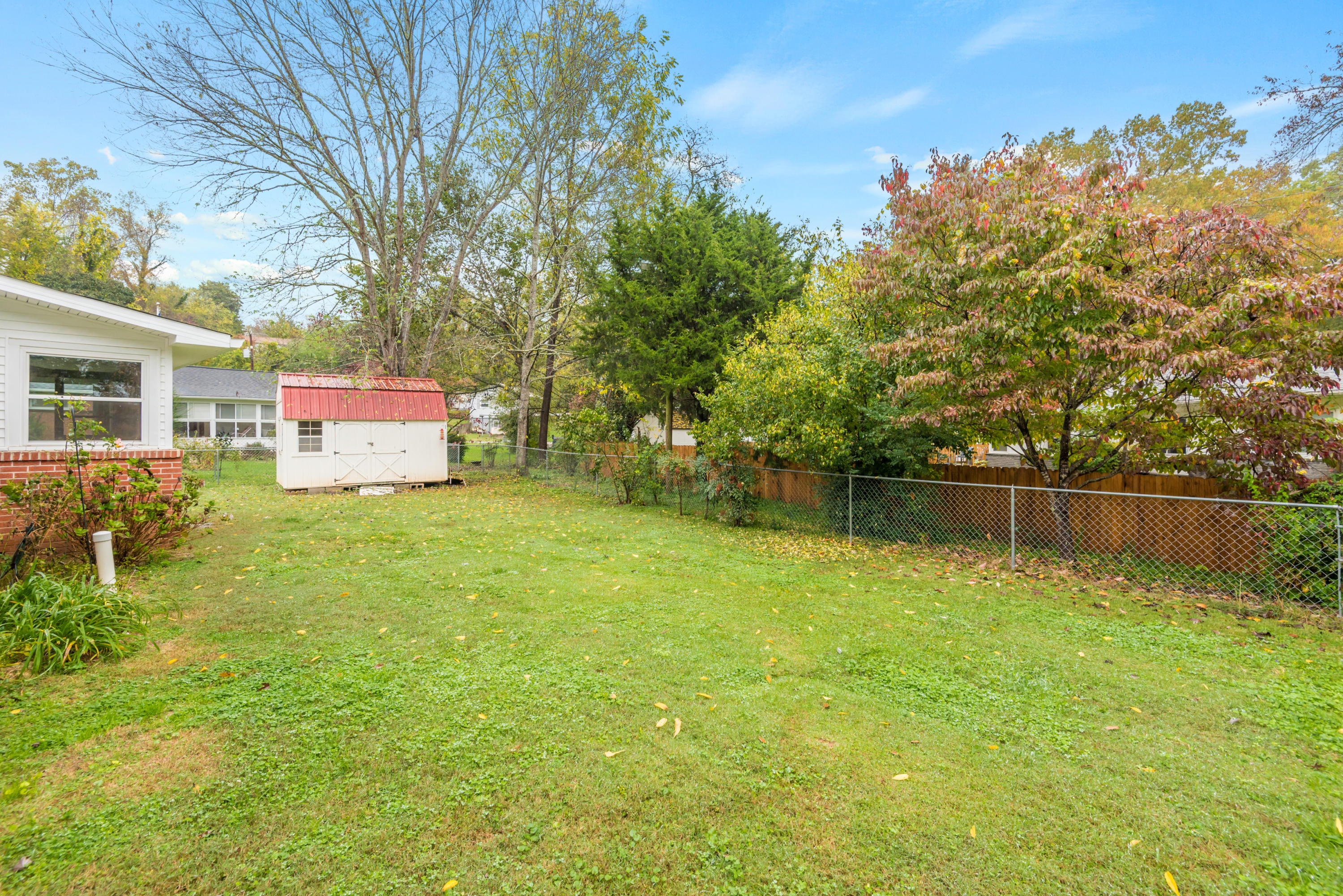 116 Delmar Circle Oak Ridge, TN 37830 - Photo 23 of 39 Level fenced back yard