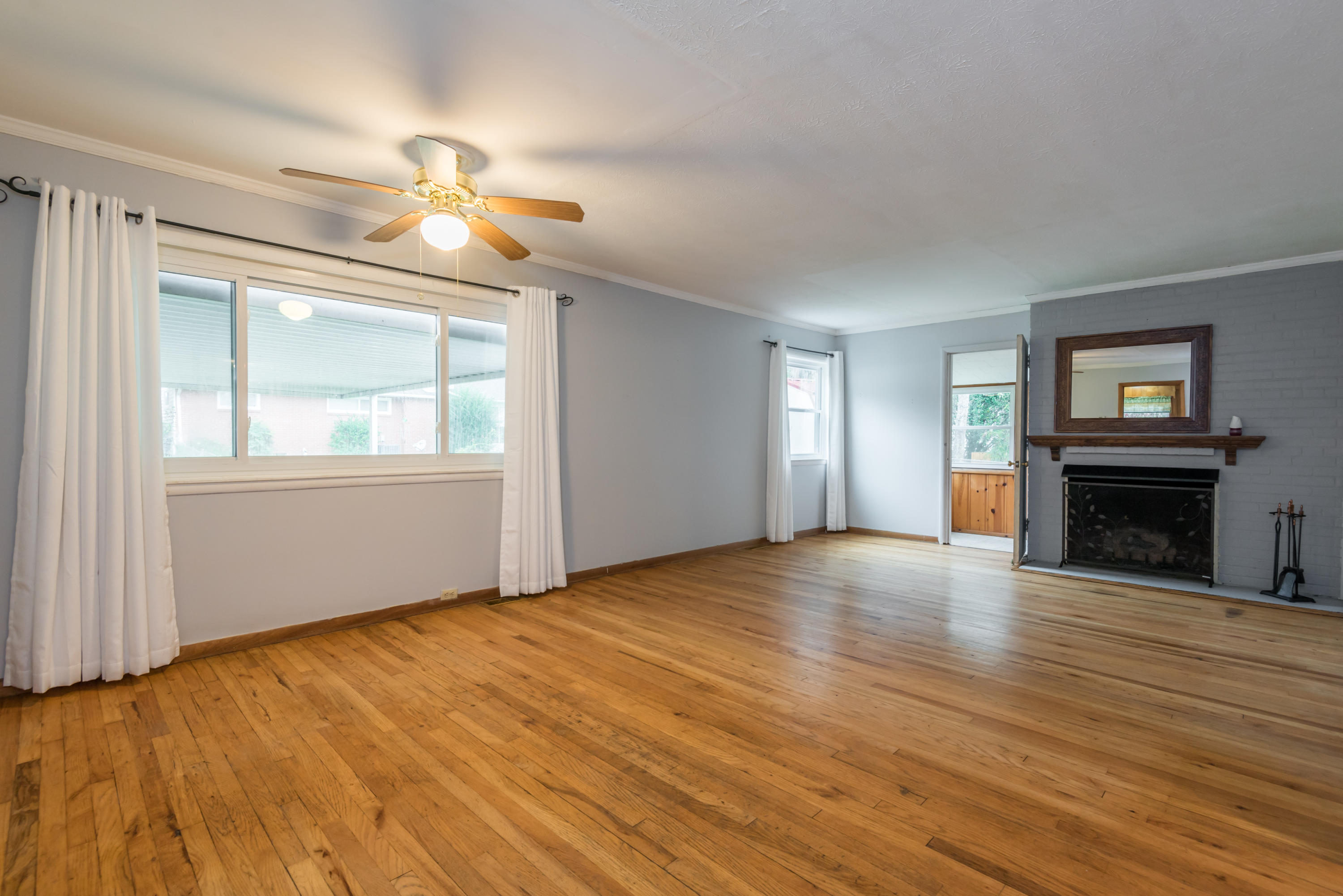 116 Delmar Circle Oak Ridge, TN 37830 - Photo 36 of 39 Living Room