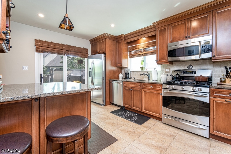 245 Crabtree Court Basking Ridge, NJ 07920 - Photo 3 of 21