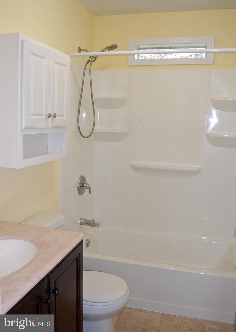 Updated Full Bath