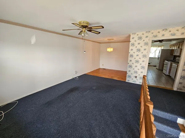 a view of livingroom with furniture