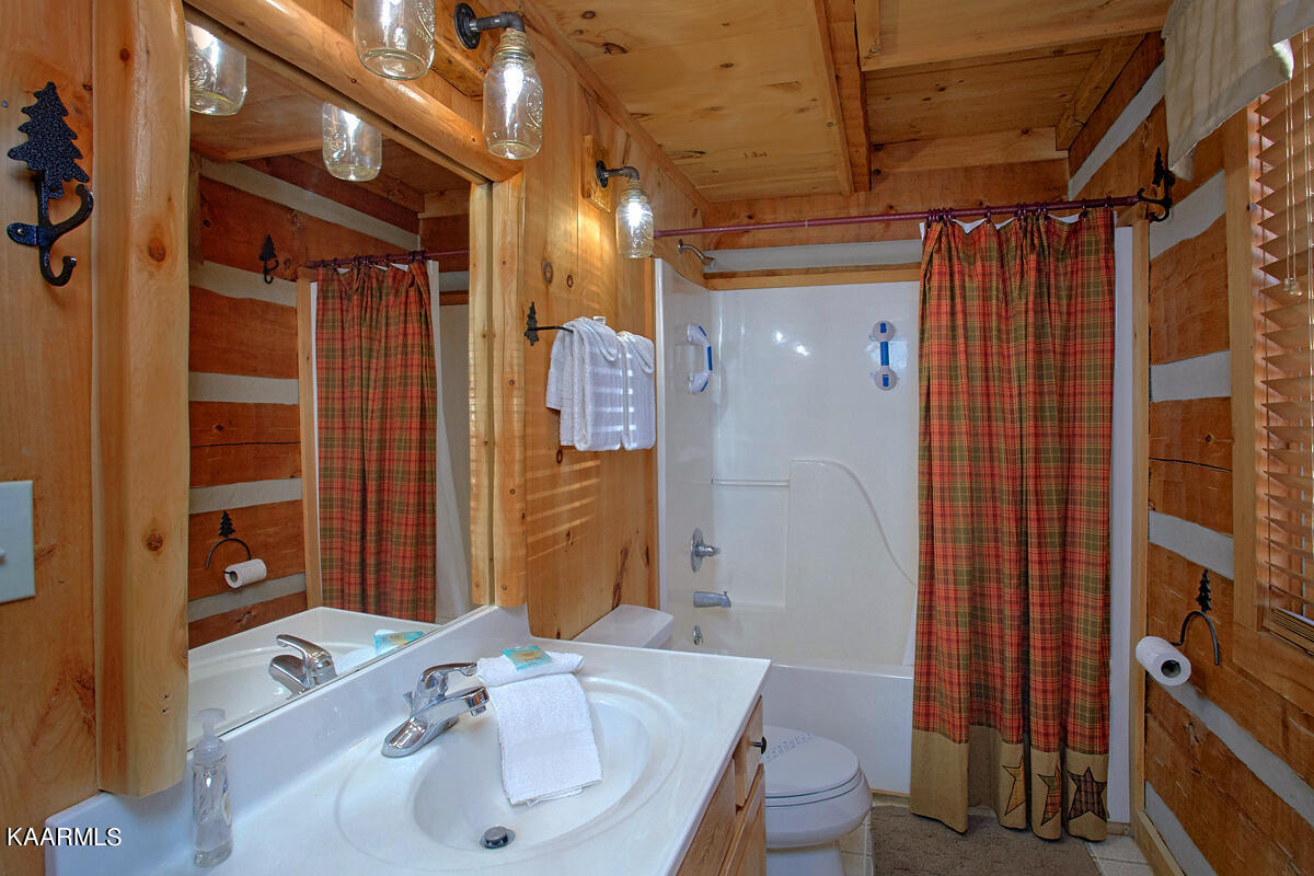 1705 Pine Grove Road Sevierville, TN 37876 - Photo 12 of 18 FULL BATH