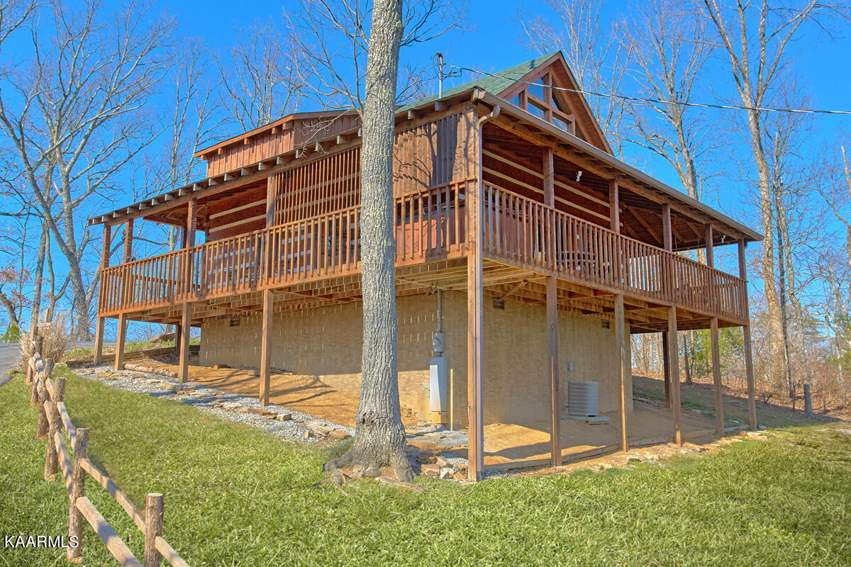 1705 Pine Grove Road Sevierville, TN 37876 - Photo 2 of 18 2 STORY LOFT