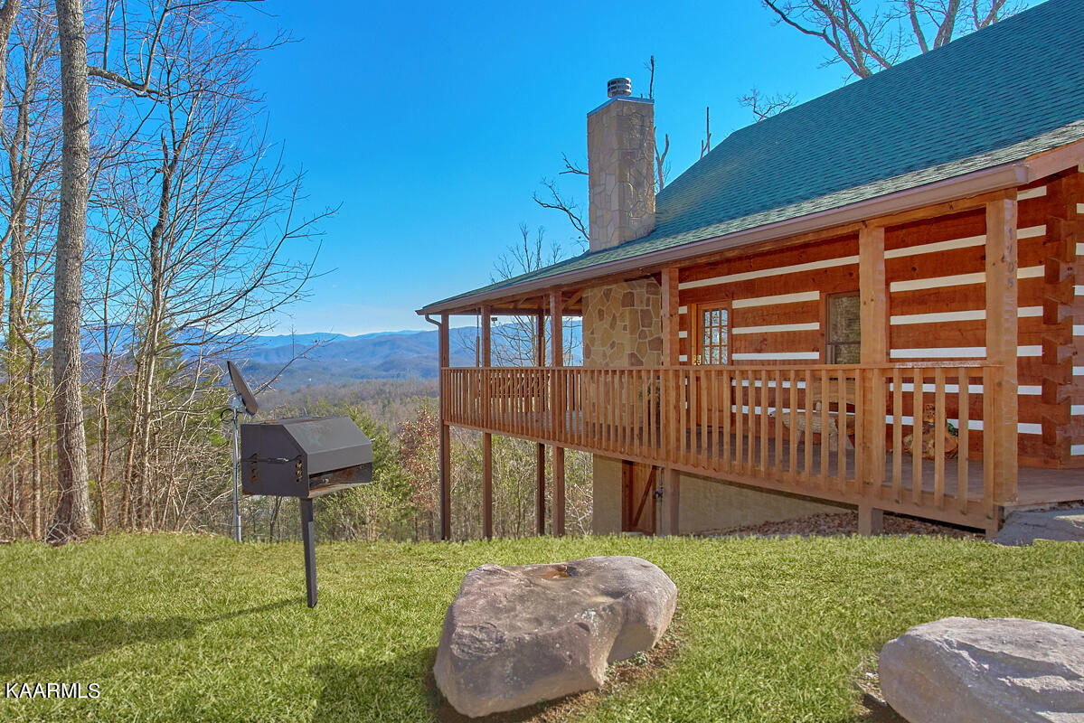 1705 Pine Grove Road Sevierville, TN 37876 - Photo 3 of 18 SIDE YARD