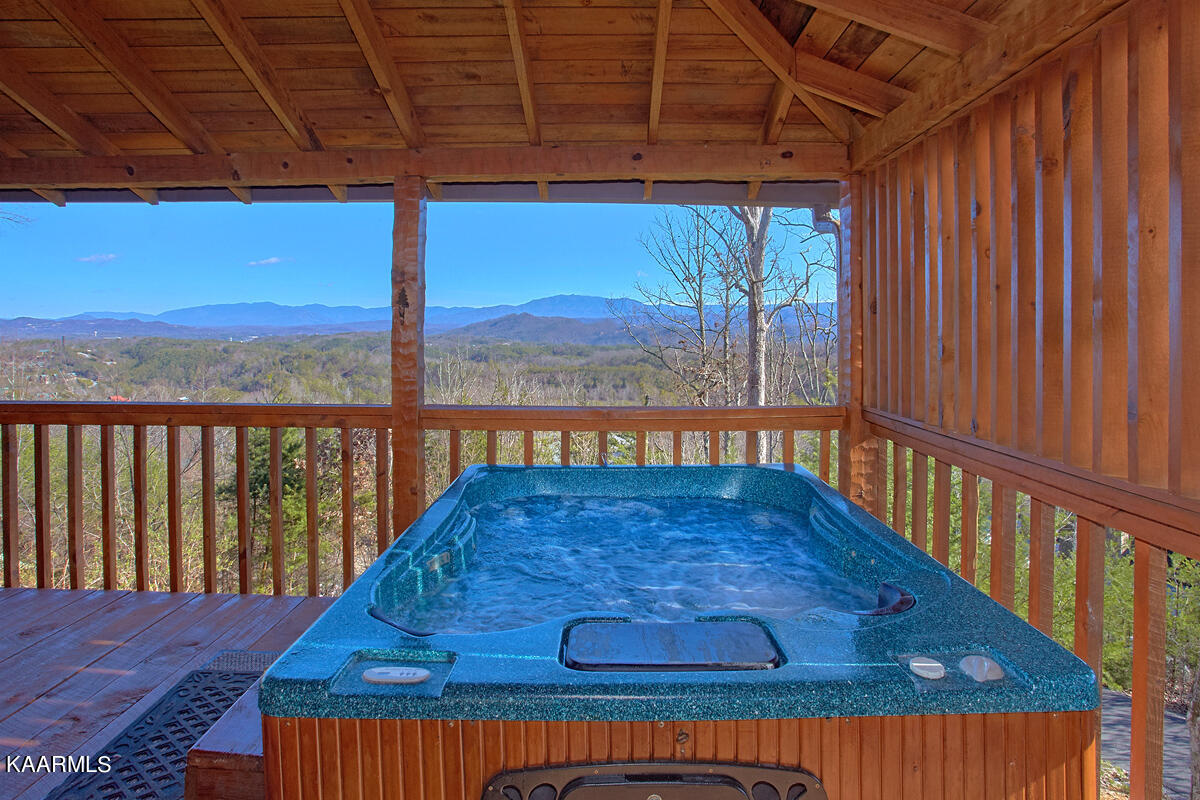 1705 Pine Grove Road Sevierville, TN 37876 - Photo 7 of 18 JACUZZI