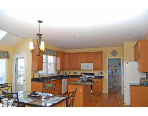 14 Hancock Road Franklin, MA 02038 - Photo 3 of 29 Gallery Image 3