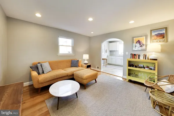 $2,795 | 130 Wesmond Drive, Alexandria, VA 22305
