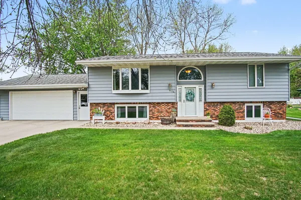 $335,000 | 806 6th Avenue Southeast, Pipestone, MN 56164