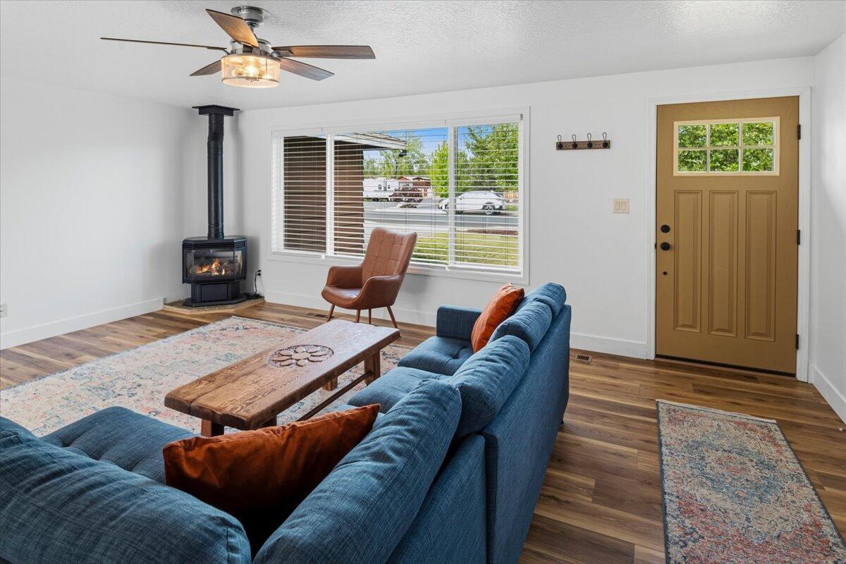 1650 Southwest 16th Street Redmond, OR 97756 - Photo 4 of 29 08-1650 SW 16th St, Redmond-8
