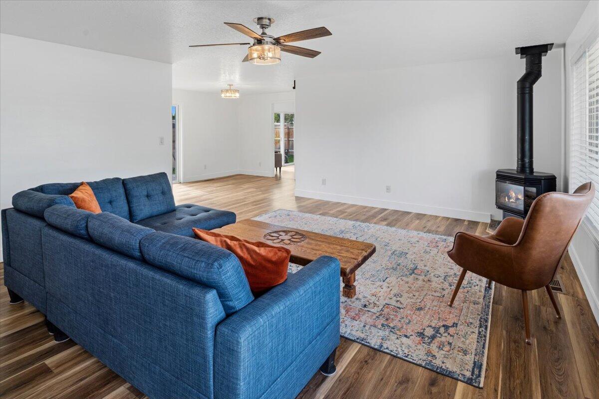 1650 Southwest 16th Street Redmond, OR 97756 - Photo 5 of 29 07-1650 SW 16th St, Redmond-7