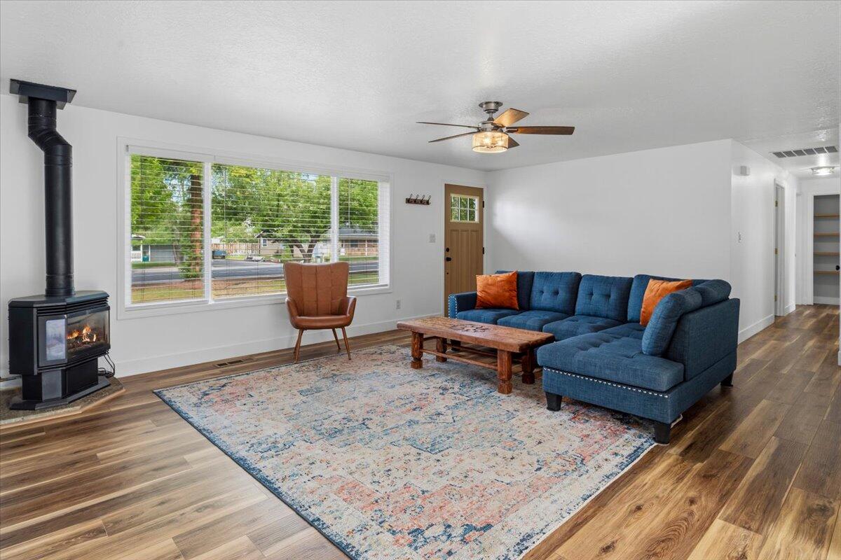 1650 Southwest 16th Street Redmond, OR 97756 - Photo 6 of 29 09-1650 SW 16th St, Redmond-9