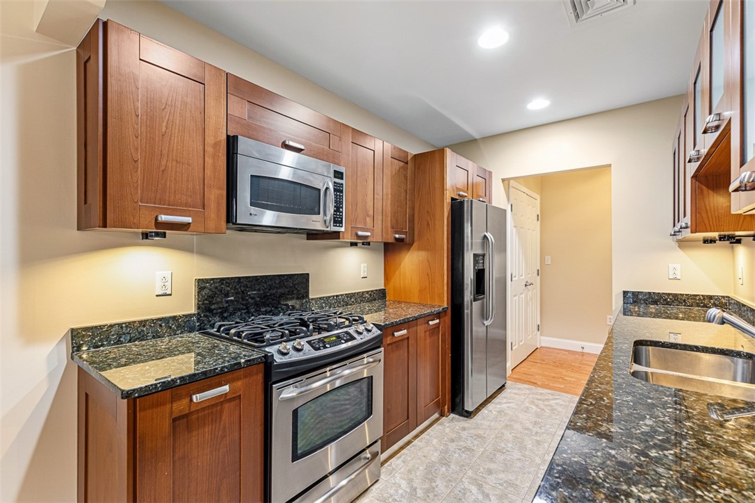 70 Turner Street, Unit D2 Warwick, RI 02886 - Photo 7 of 29