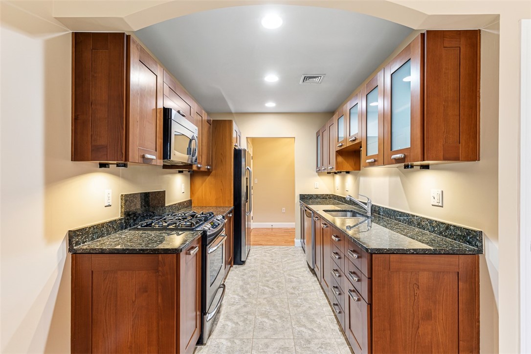 70 Turner Street, Unit D2 Warwick, RI 02886 - Photo 8 of 29