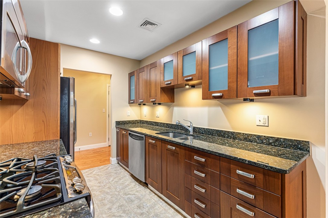 70 Turner Street, Unit D2 Warwick, RI 02886 - Photo 9 of 29