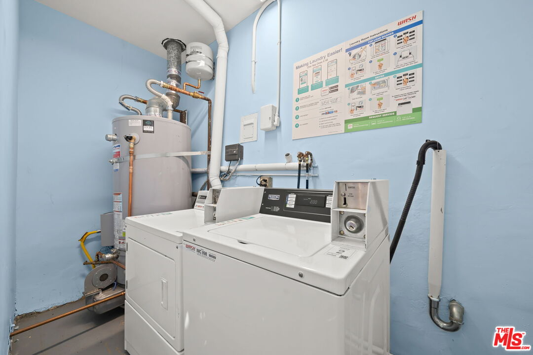 1517 Harvard Street, Unit 3 Santa Monica, CA 90404 - Photo 19 of 20 a utility room with dryer and washer