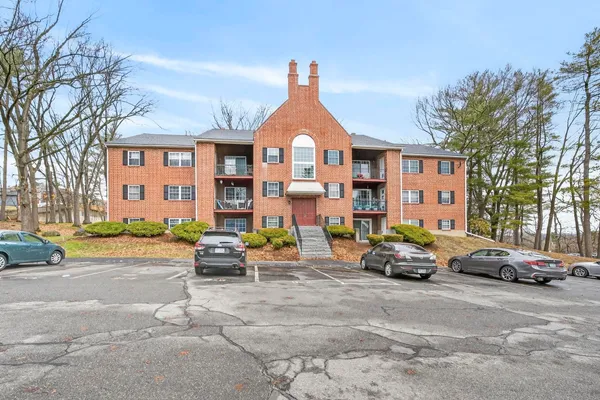$2,495 | 3 Louisburg Square, Unit 1, Nashua, NH 03060