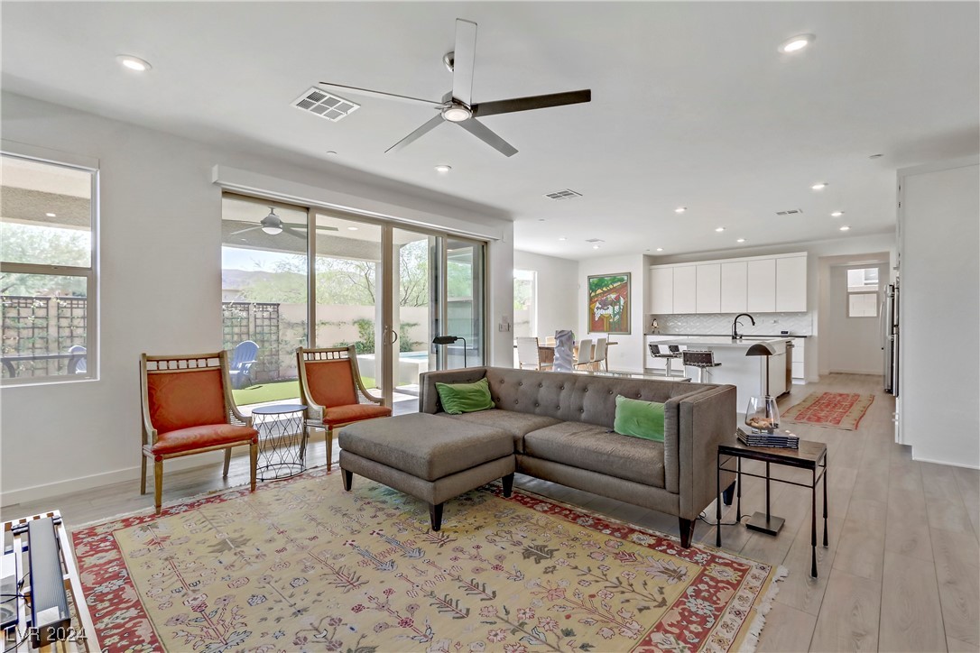 287 Grant Ridge Drive Henderson, NV 89012 - Photo 4 of 51 Gallery Image 4