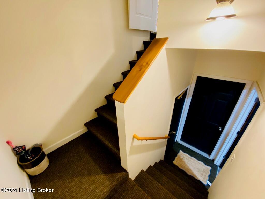 53 Farm View Drive Springfield, KY 40069 - Photo 18 of 38 019_Stairwell