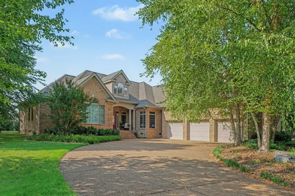 $834,900 | 707 Farmington Drive, Lebanon, TN 37087