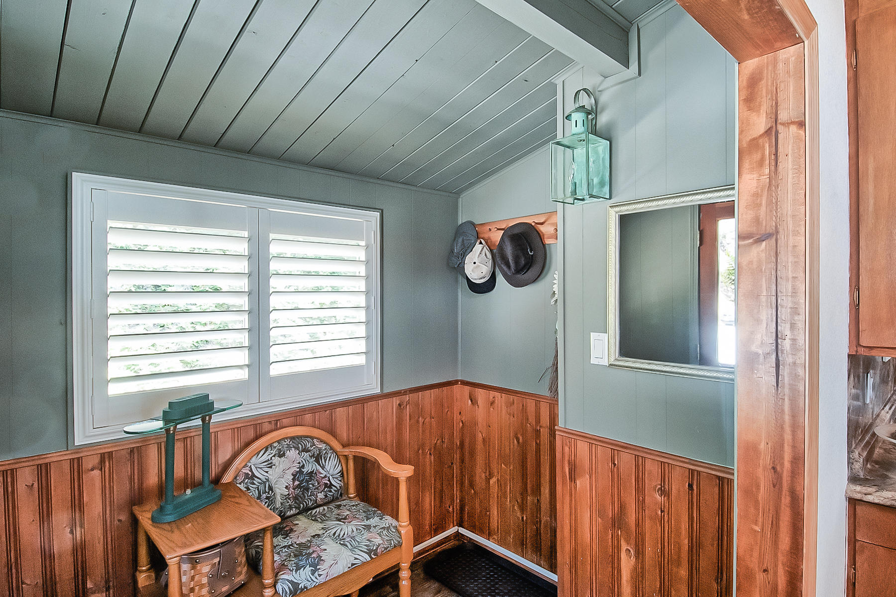 19370 Mountain Maple Road Lakehead, CA 96051 - Photo 12 of 48 Entry Vestibule ~ View 2