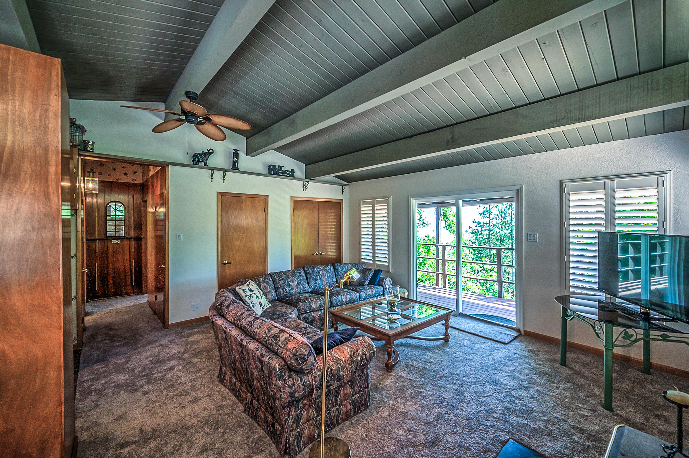 19370 Mountain Maple Road Lakehead, CA 96051 - Photo 16 of 48 Spacious Living Room