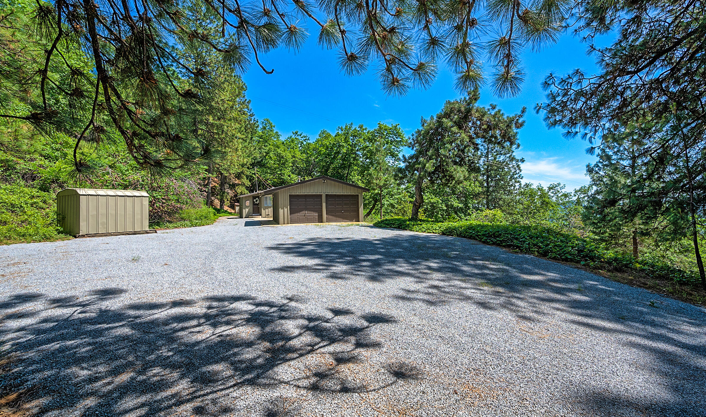 19370 Mountain Maple Road Lakehead, CA 96051 - Photo 43 of 48 Large Driveway Turn-Around Area