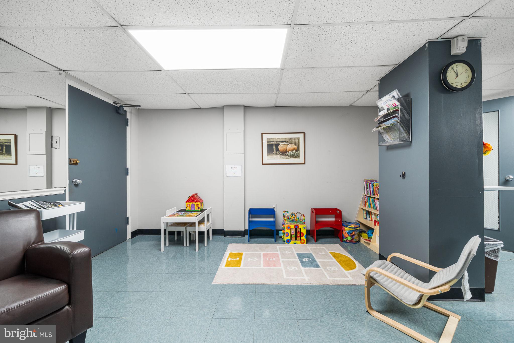 4000 Tunlaw Road Northwest, Unit 811 Washington, DC 20007 - Photo 32 of 51 a living room with furniture and a gym cycle