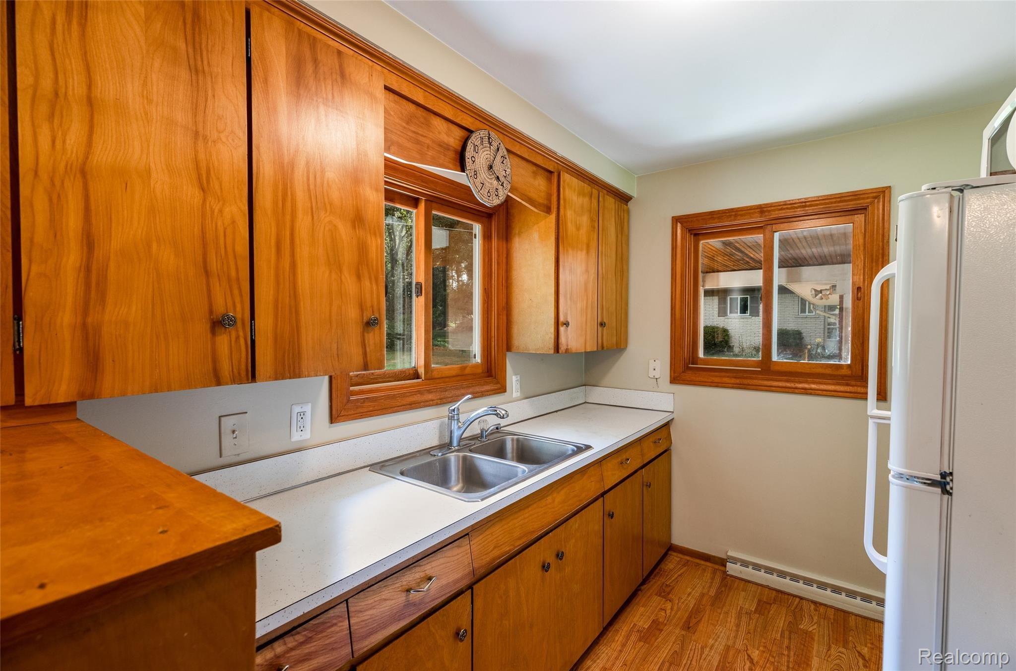 755 West Livingston Road Highland, MI 48357 - Photo 11 of 35 17.Kitchen