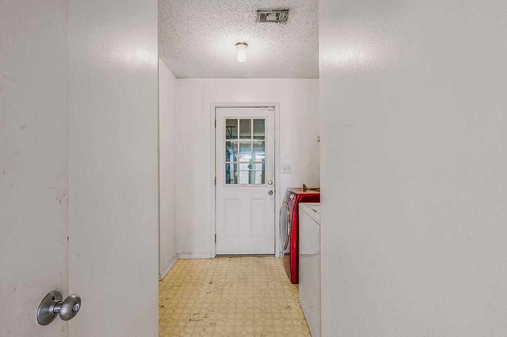 53 4th Street Shalimar, FL 32579 - Photo 34 of 47 a view of hallway with livingroom