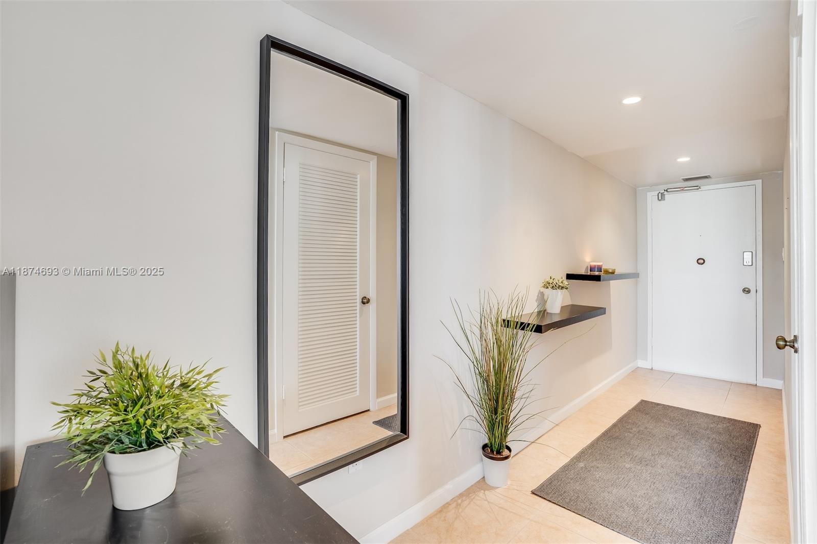 18041 Biscayne Boulevard, Unit 1404 Aventura, FL 33160 - Photo 3 of 22