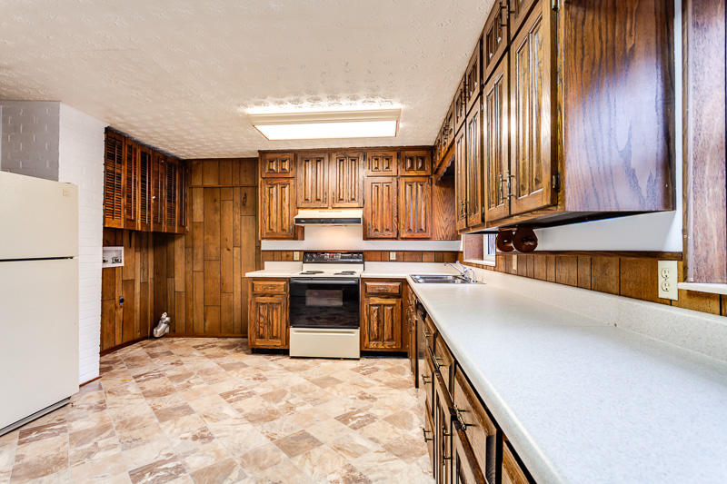 100 Townsend Road Oak Ridge, TN 37830 - Photo 9 of 28 010171208-1-100townsendrdoakridgetn-SMAL