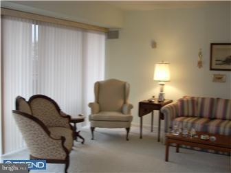 2300 Riddle Avenue, Unit 402 Wilmington, DE 19806 - Photo 4 of 10 Living Room