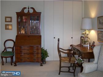 2300 Riddle Avenue, Unit 402 Wilmington, DE 19806 - Photo 5 of 10 Living Room